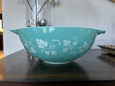 Pyrex JAJ Turquoise Gooseberry 444: Read Description