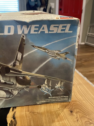 Vintage Monogram F-105G Wild Weasel 1:72 Scale Model Kit Open Box Unassembled - Picture 4 of 11