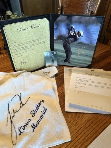 Tiger Woods Autographed Towel & Upper Deck Memorabilia