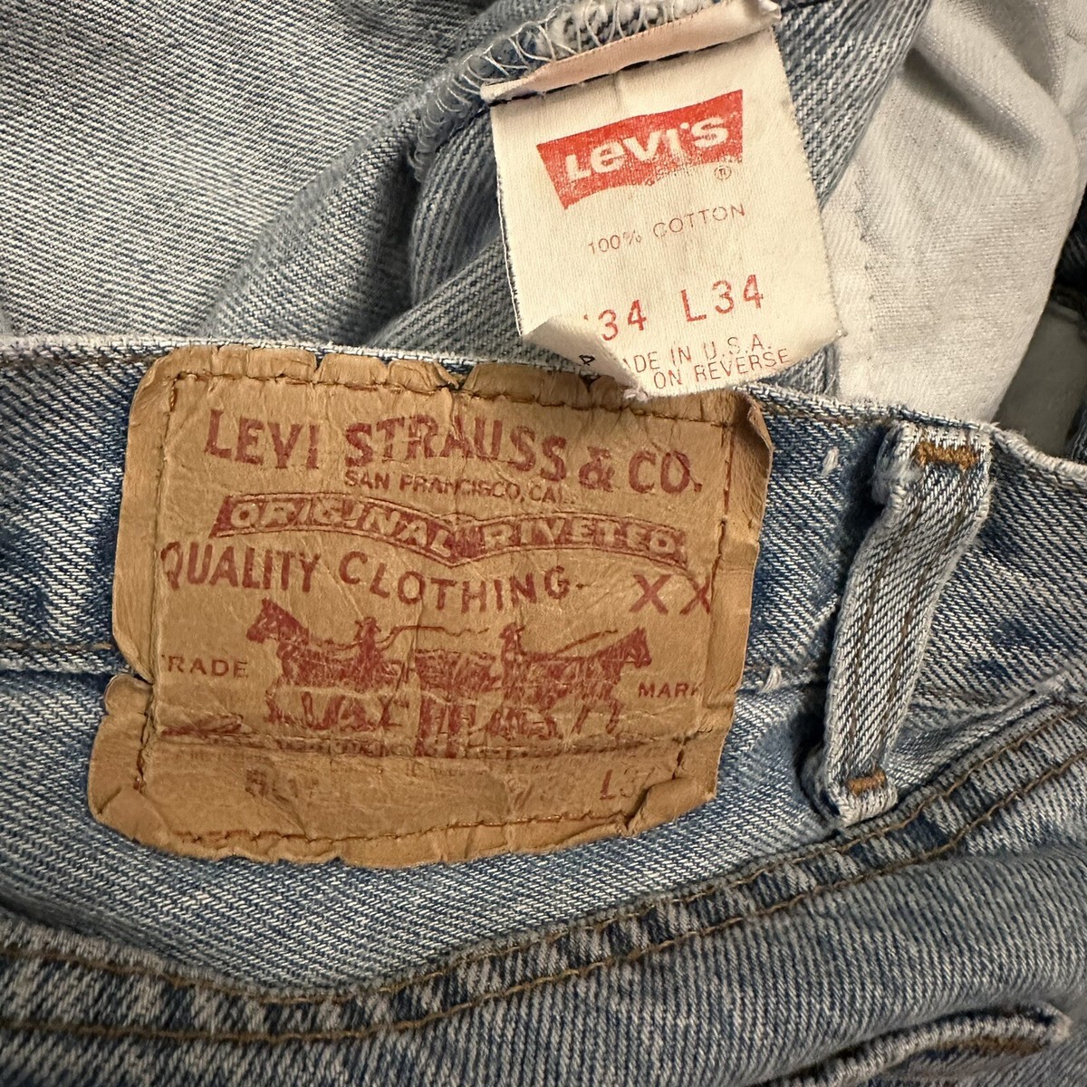 Vintage 80s Levi's 501 Blue Denim Jeans Size 34x34 Men Made