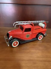 Solido Ford V-8 Beverly Hills Fire Truck 1:19 - Red