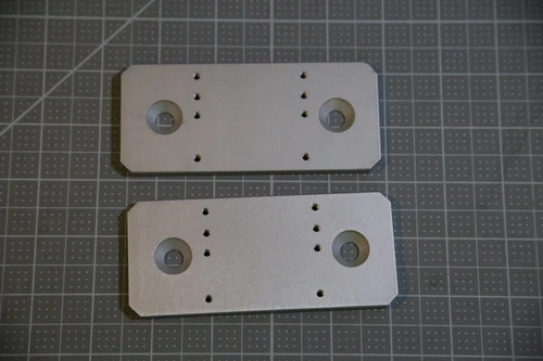 Lot of 2 80/20 2121 Grabber Door Catch Mounting Plate 10 & 15 Series 4.5" x 2"