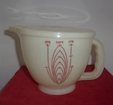 Tupperware vintage Mix-N-Store #500 8 cup 2 qt 4 pt measuring cup with lid EUC