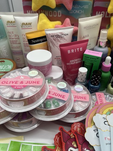 ✨ Mystery Skincare Box 10 Stück Konvolut The Crème Shop, Revolution, Rohzucker - Bild 8 von 12