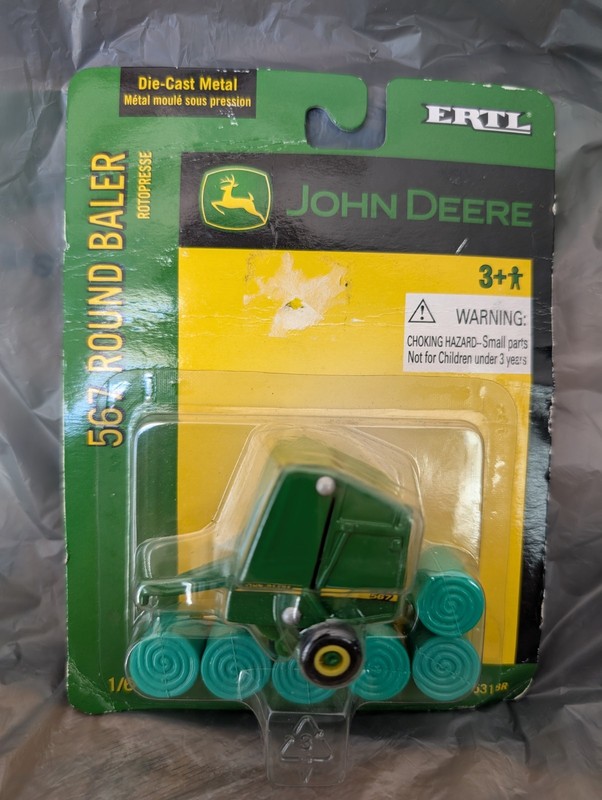 Ertl 2003 John Deere 1/64 Die Cast Round Baler 567 w/ Bales #15318R NOS