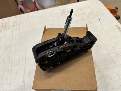 GM 13534320 2017-18 GMC ACADIA CENTER CONSOL SHIFTER NEW - Bild 3 von 6