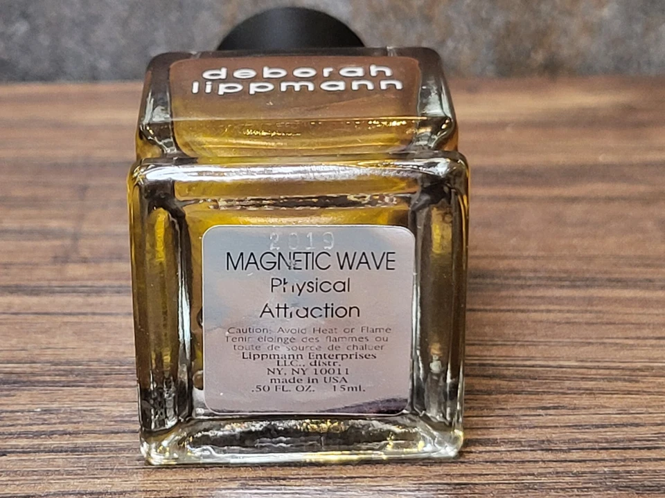 Esmalte de uñas Deborah Lippmann onda magnética ~ atracción física ~ avellana f/s Foto 3 de 3