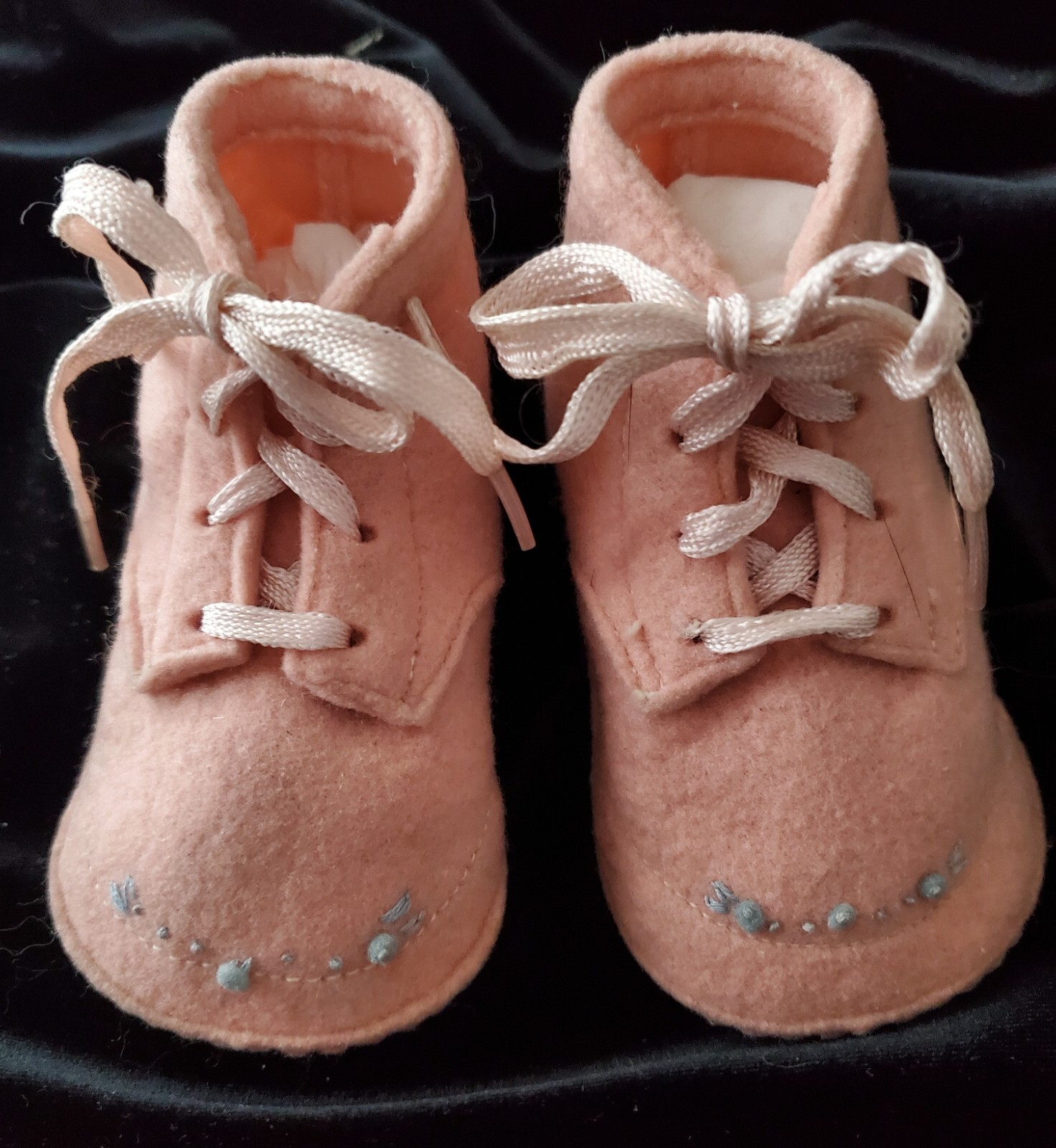 W Laces Blue Flower Applique