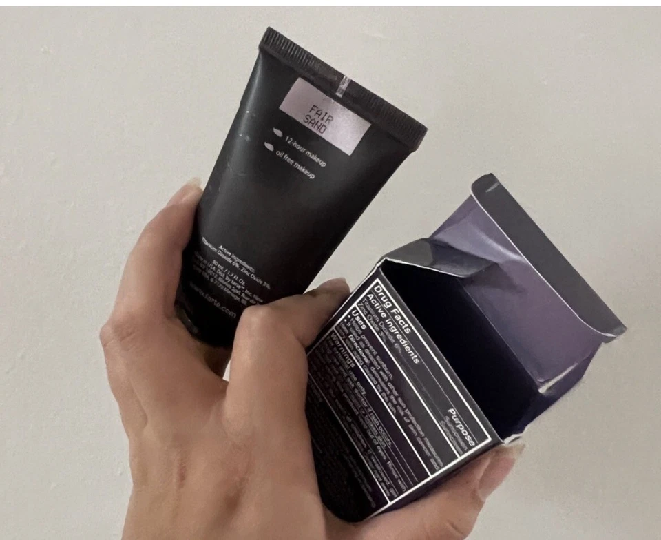 Base Tarte Amazonian Clay cobertura completa SPF15 arena justa badbox Foto 3 de 3