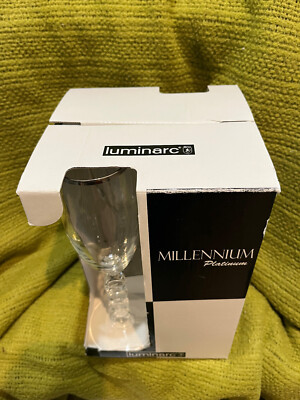 Luminarc Set of 4 Millennium 2000 Crystal Clear Champagne Flutes in Box 8 oz