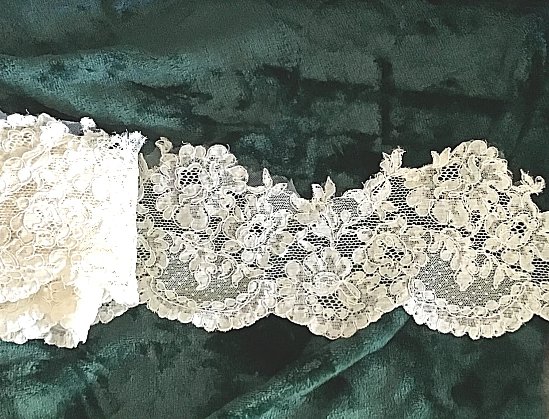 Vintage 1950 s Ivory French Alencon Lace Trim