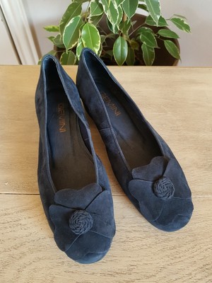 cute navy flats