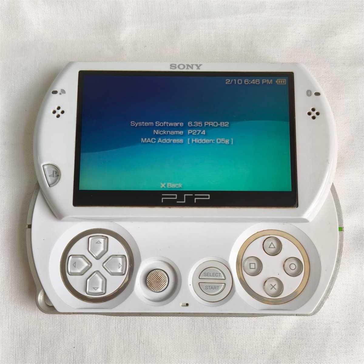 Sony PSP GO console White with Charger PSP-N1006 Screen with