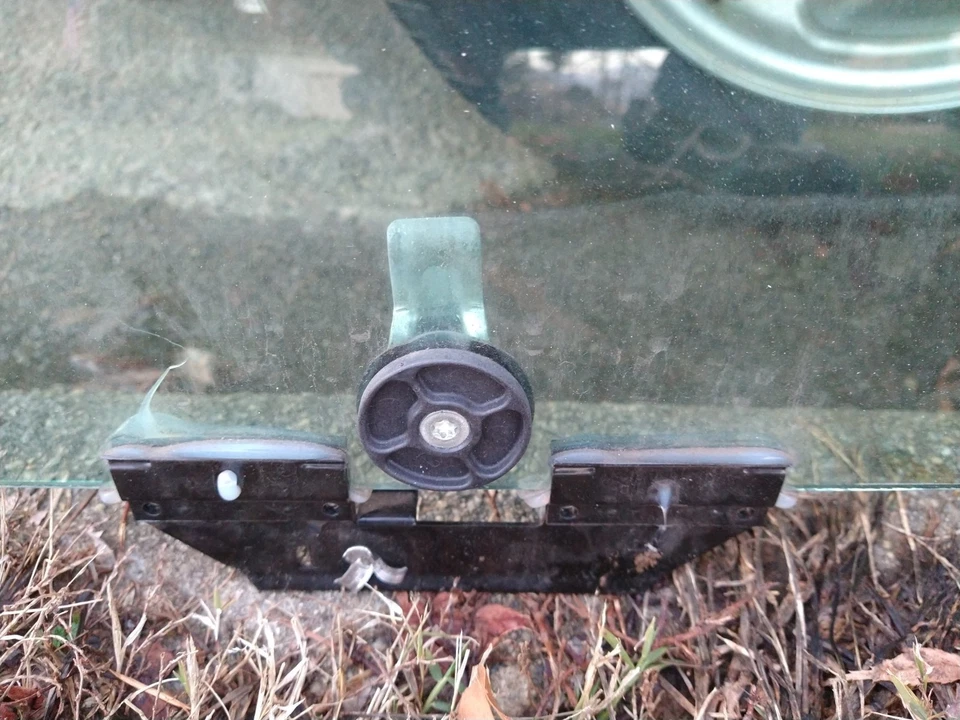 Ford Mustang 2000 ventana de vidrio lateral del conductor Foto 3 de 4