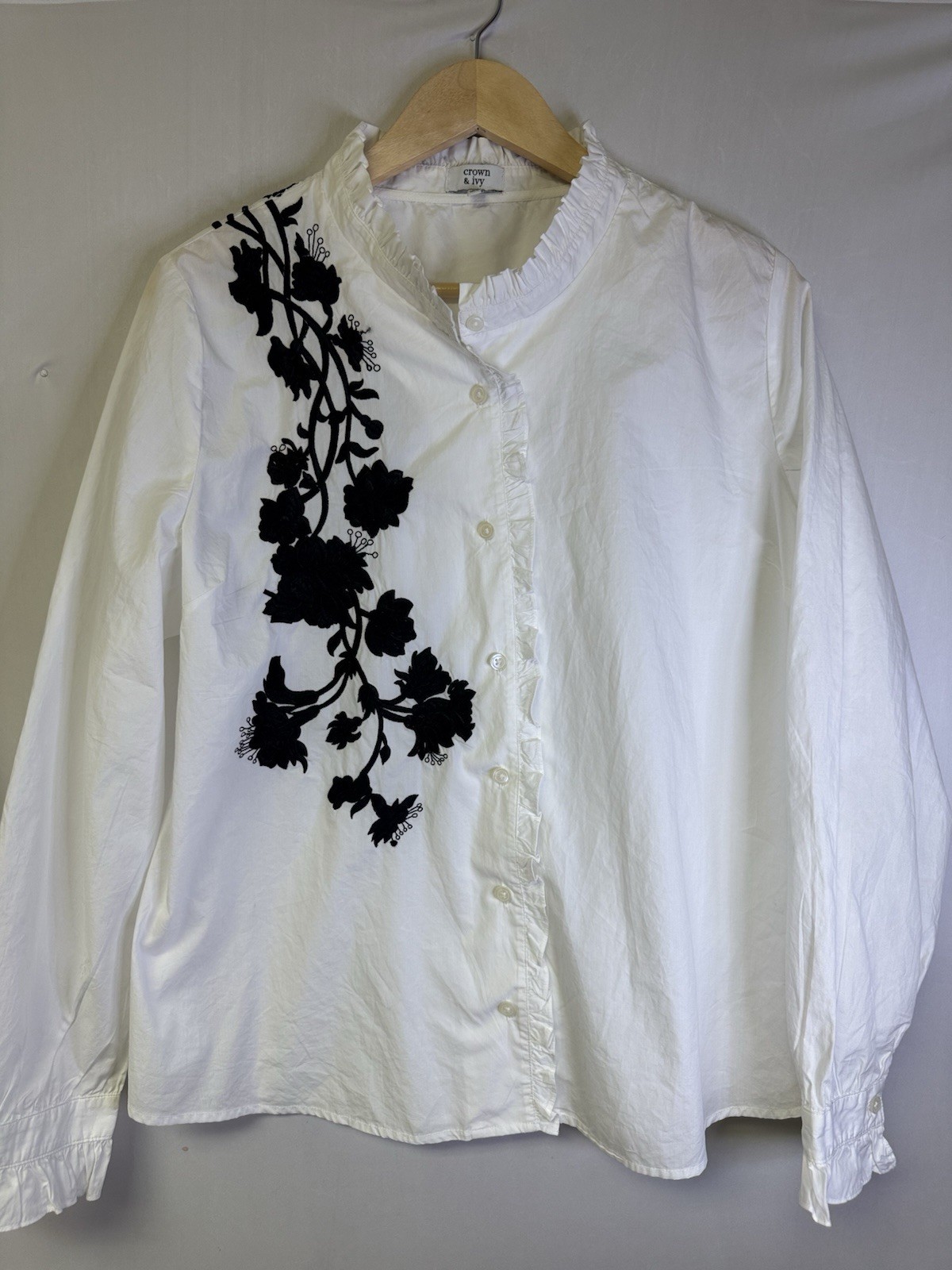 Crown & Ivy White Floral Embroidered Ruffle Blouse XL Romantic