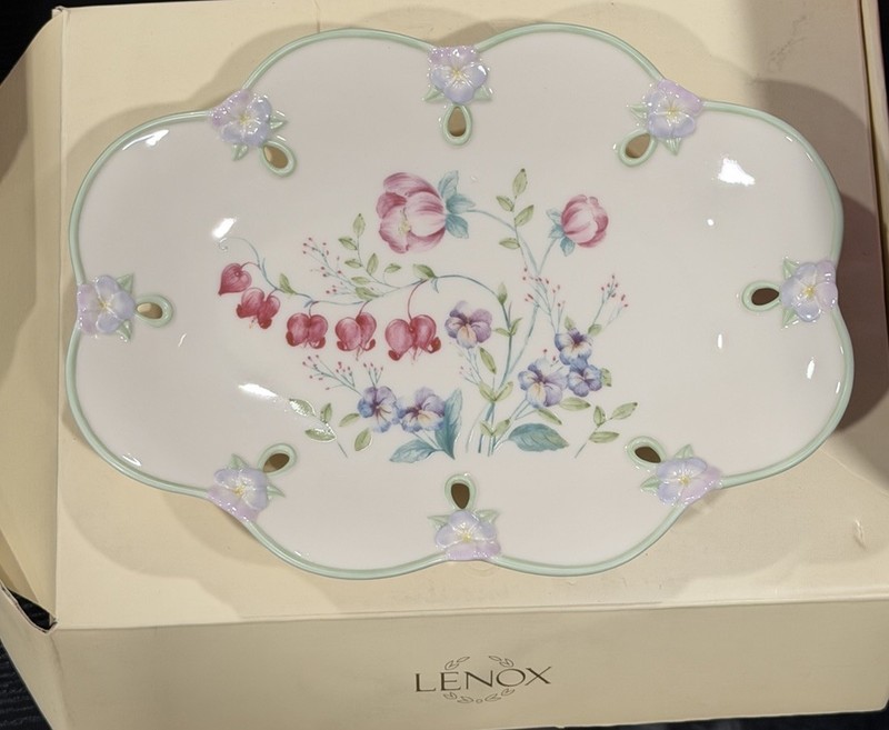 VINTAGE LENOX SPRING BOUQUET JEWELRY /TRINKET TRAY  - 9.25" x 7" - New in Box