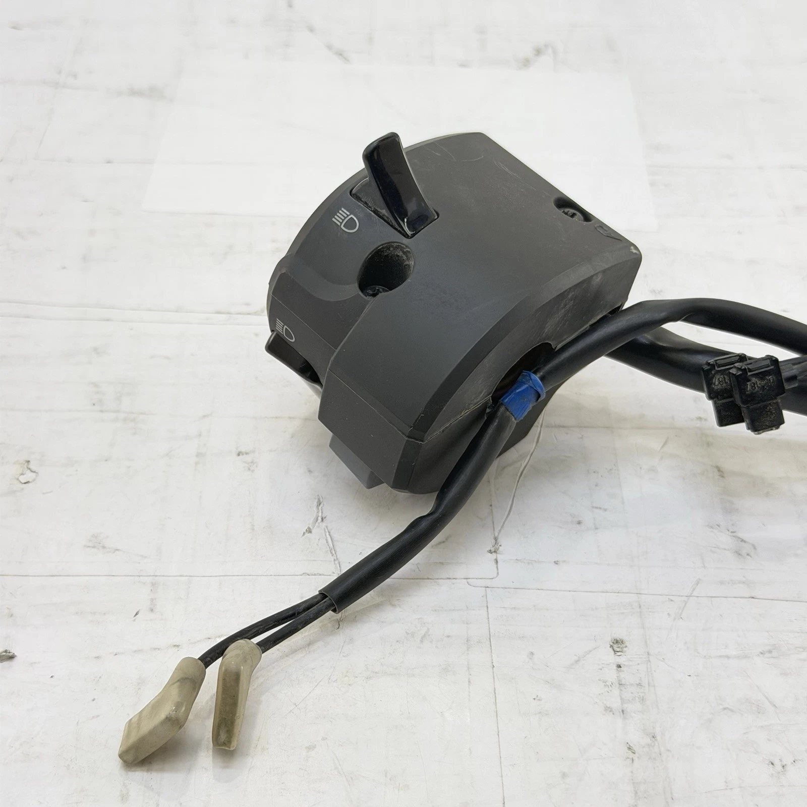 2022 - 2025 YAMAHA YZF-R7 R7 LEFT HANDLEBAR HEADLIGHT SWITCH CONTROL ELECTRICAL