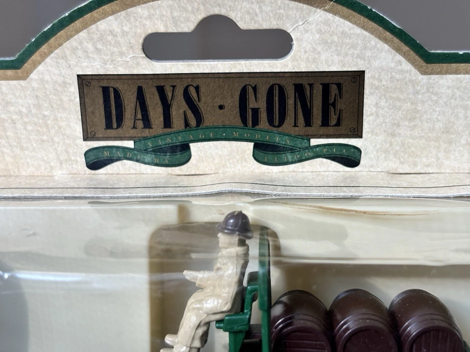 Réplica de metal fundido BREWERS DRAY GREENE KING 1/43 por Lledo Days Gone England. - Imagem 3 de 4