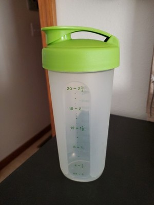 Tupperware Quick Shake Blender 23 oz Green Container