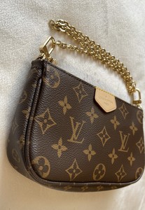 louis vuitton clutch wristlet