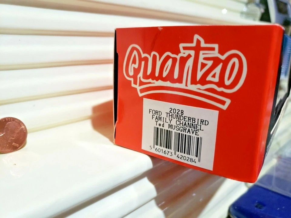 Quartzo 2028 TED MUSGRAVE #16 CANAL FAMILIAR Ford Thunderbird Nuevo en C9 Caja Como Nueva Foto 3 de 4