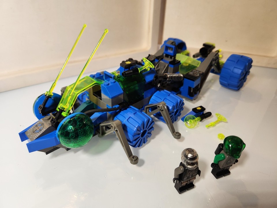Lego Insectoids 6919 Prowler w/ Minifigures Near Complete