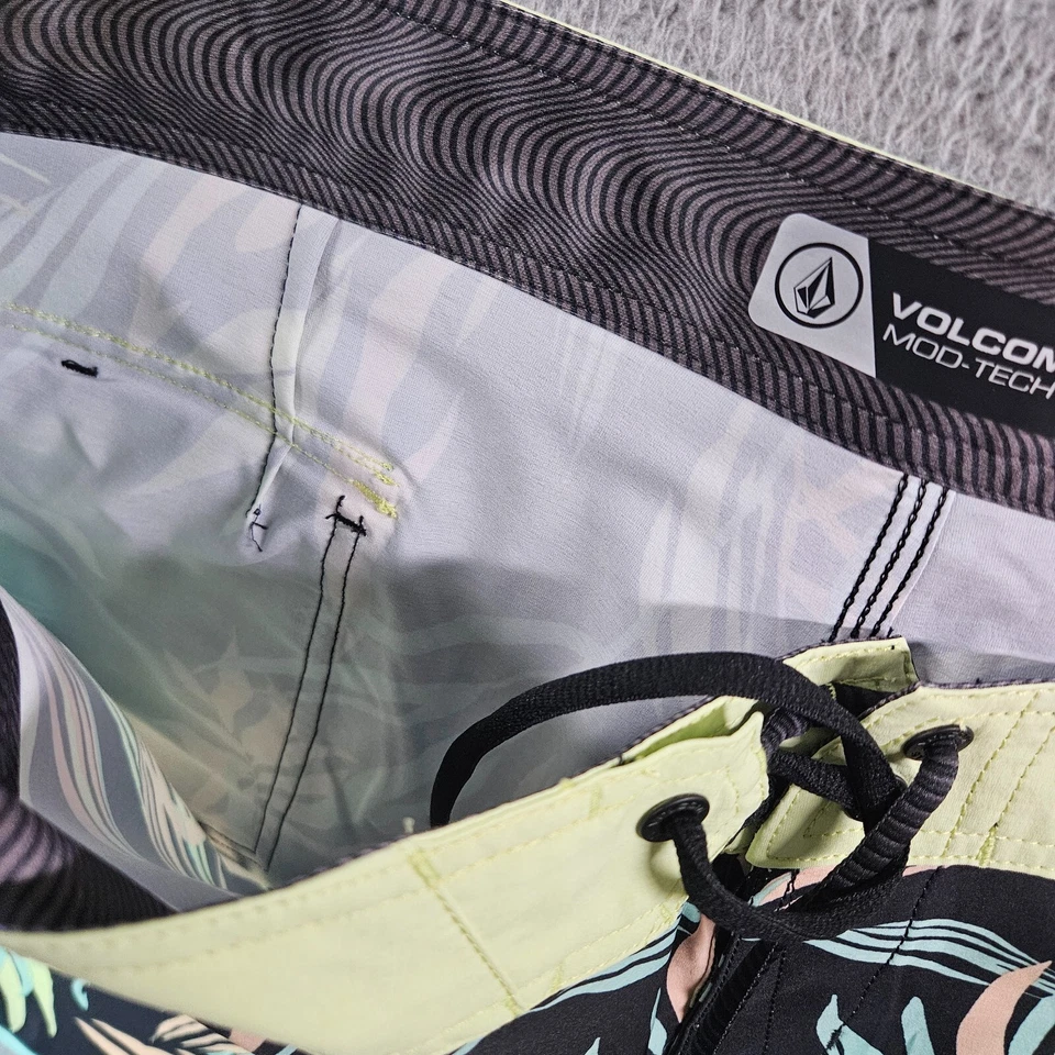 NWT Volcom Board Shorts Swim Trunks Men 40 No Liner Leaf Print Black Green - Image 4 of 4