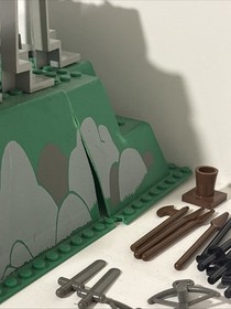 LEGO Castle King's Mountain Fortress 6081 Most Figs & Hard To Find Pieces Read!