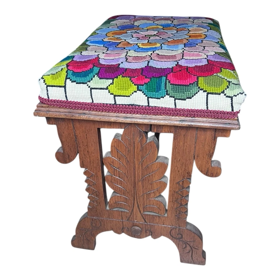 Lindo escabelo de madeira floral VIBRANTE 19”x 16” – otomano vintage - Imagem 3 de 4