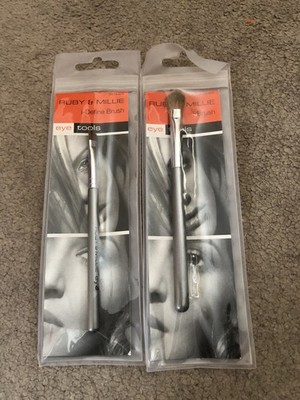 Brandneu Ruby & Millie Make-up Pinsel 2er Set