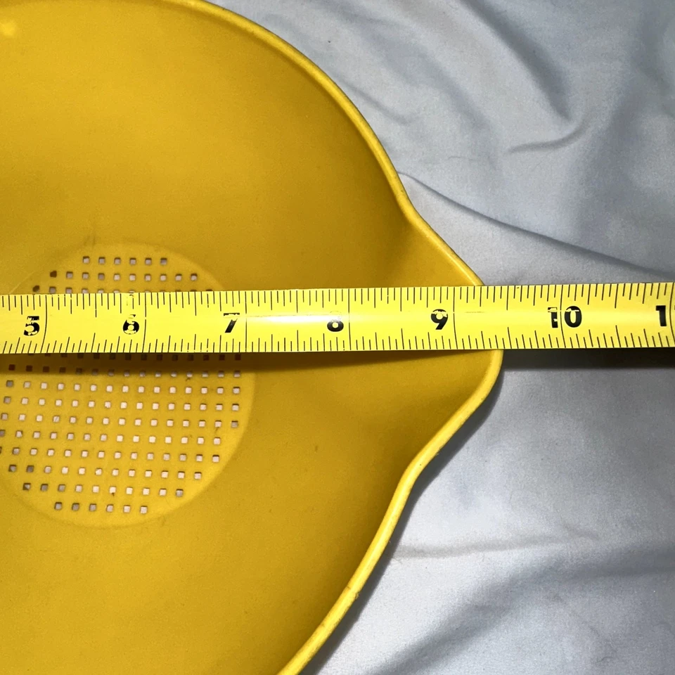 Vintage Yellow Tupperware Handled Colander Strainer 2 qt Double Spout - Image 4 of 4