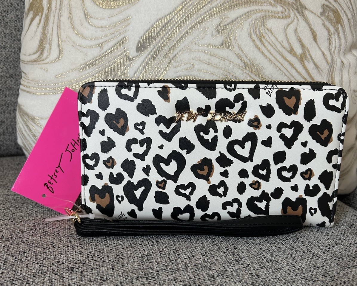 New! Betsey Johnson Leopard Heart Print Zip Around Wristlet Wallet Clutch