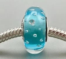 🩵 A GORGEOUS GENUINE ‘PANDORA’ ~ LIGHT BLUE  FIZZLE MURANO ART GLASS CHARM. 🩵