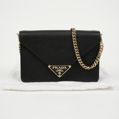 Prada Umhängetasche Dreieck Logo Kette 155485879