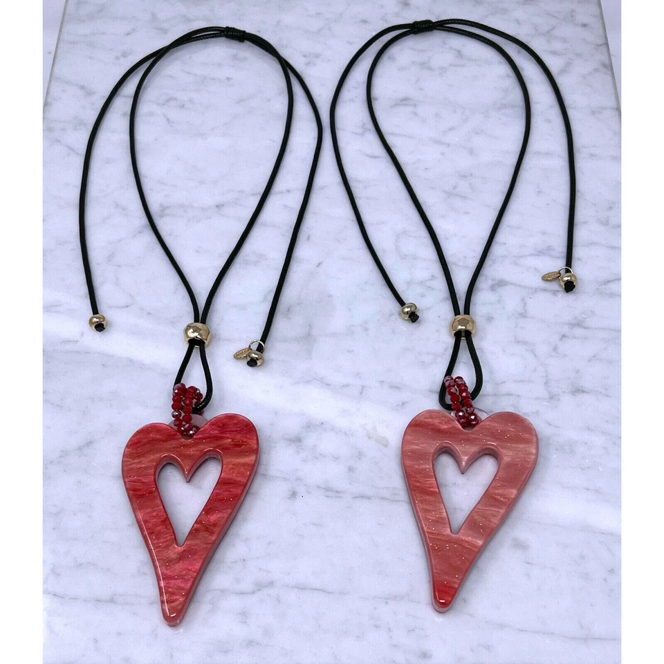 Collana Lunga in Resina Ciondolo Donna Elegante Modello Classico Cuore Rosso - Immagine 2 di 2