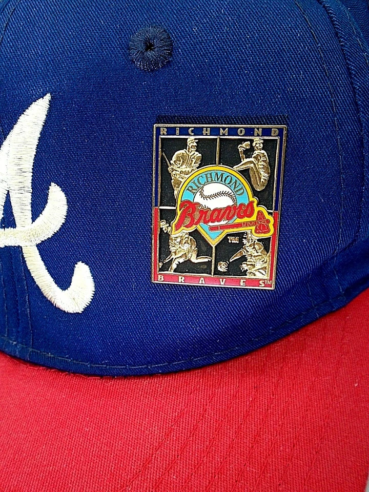 Vintage Atlanta Braves MLB Genuine Merchandise Baseball Snapback Cap Hat & Pins  - Image 4 of 4
