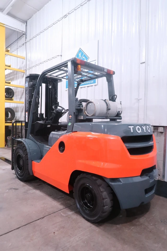 Toyota 8FG45U, 10,000# Pneumatic, Dual Fuel, Three Stage, Sideshift, Low Hours! - Image 4 of 4