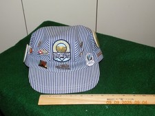 Berretto ferroviario vintage con spille da cappello