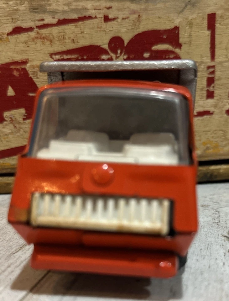 Camión de volteo de juguete pequeño de metal rojo y (plateado) Tonka 55010 vintage raro años 70  Foto 2 de 4