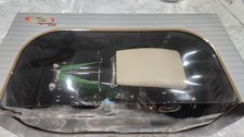 1934 Duesenberg Green & Black 1:18 Signature Models 18110