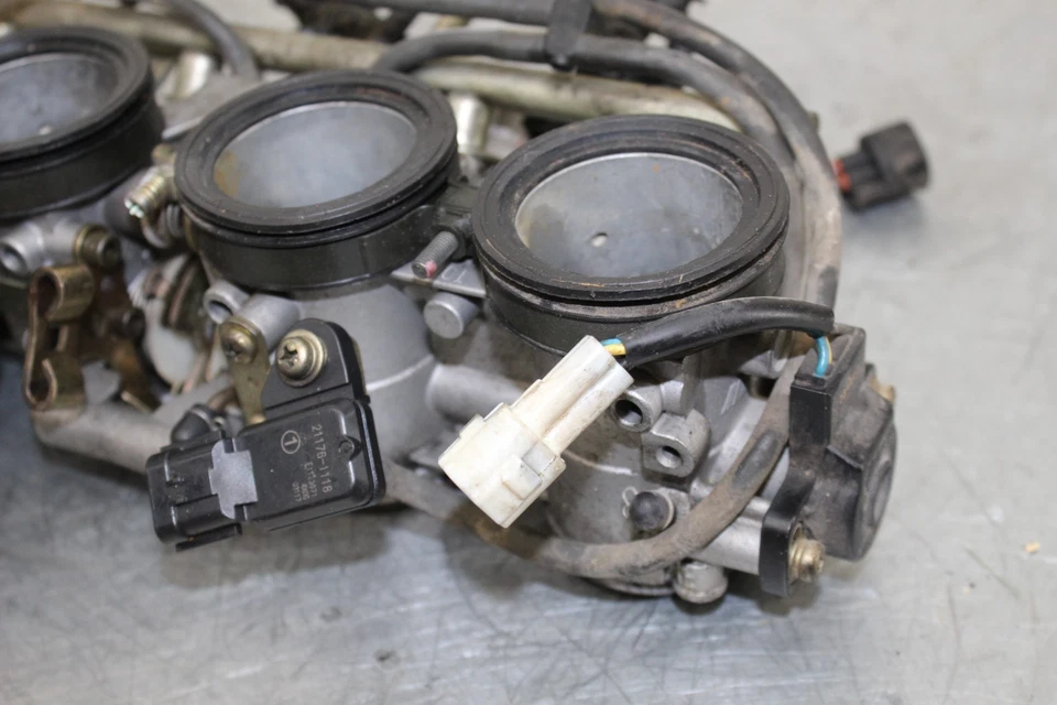 Kawasaki Ninja ZX10R 2004 2005 OEM inyectores de combustible principales/cuerpos del acelerador Foto 2 de 4