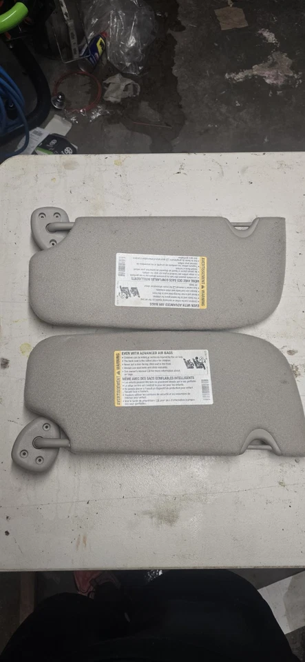 Parasoles Chevy Trailblazer GMC Envoy 2002-2009 con clips y luces para parasol Foto 2 de 4