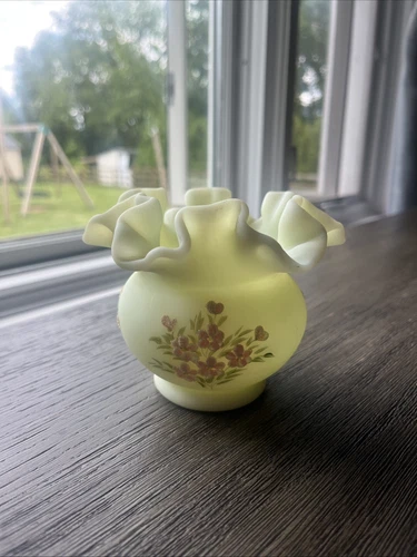 Fenton Custard Uranium Ruffled Flower vase 4”
