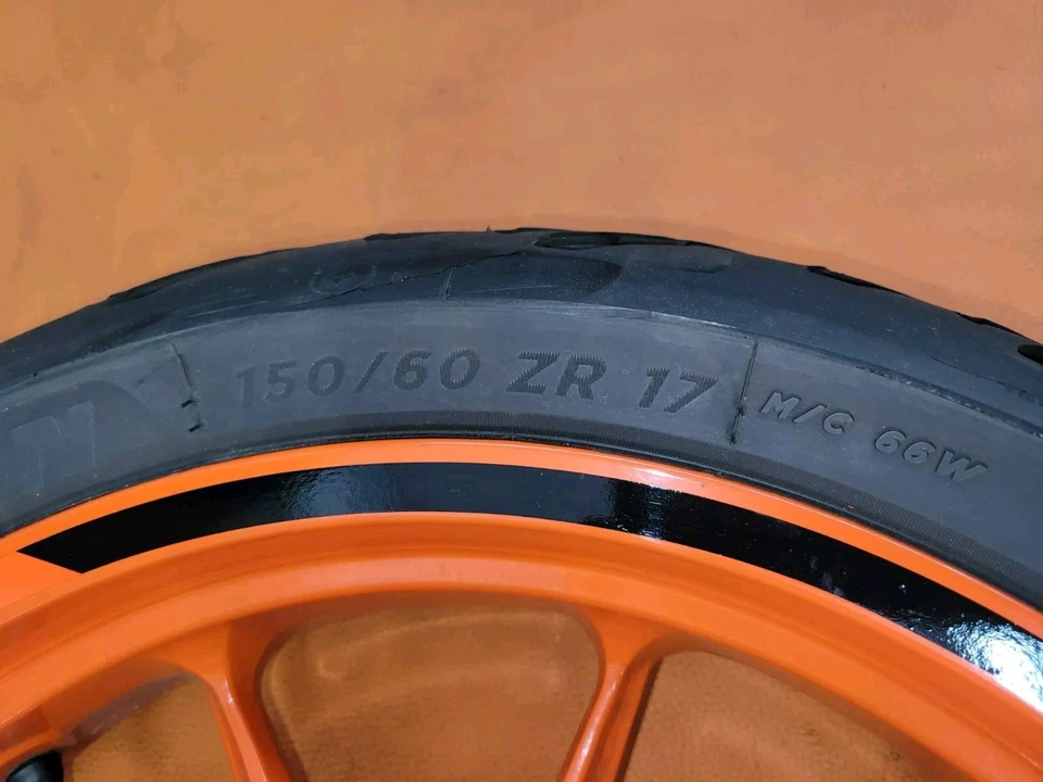 KTM DUKE 125 Hinterrad 4.00x17  ( Ez. 15.06.2023 )  - Bild 3 von 4