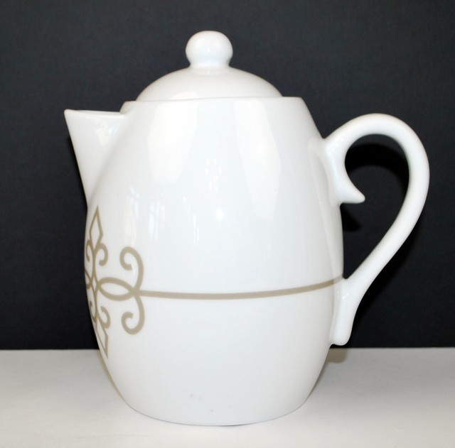 STARBUCKS COFFEE TEA POT Porcelain with Scroll design White 2015 30 fl