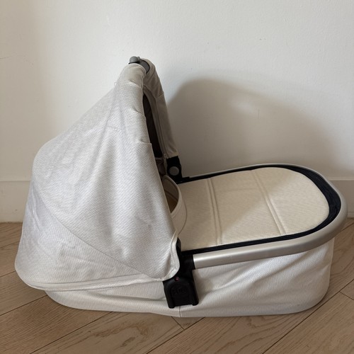 UPPAbaby Vista Bassinet, white and clean