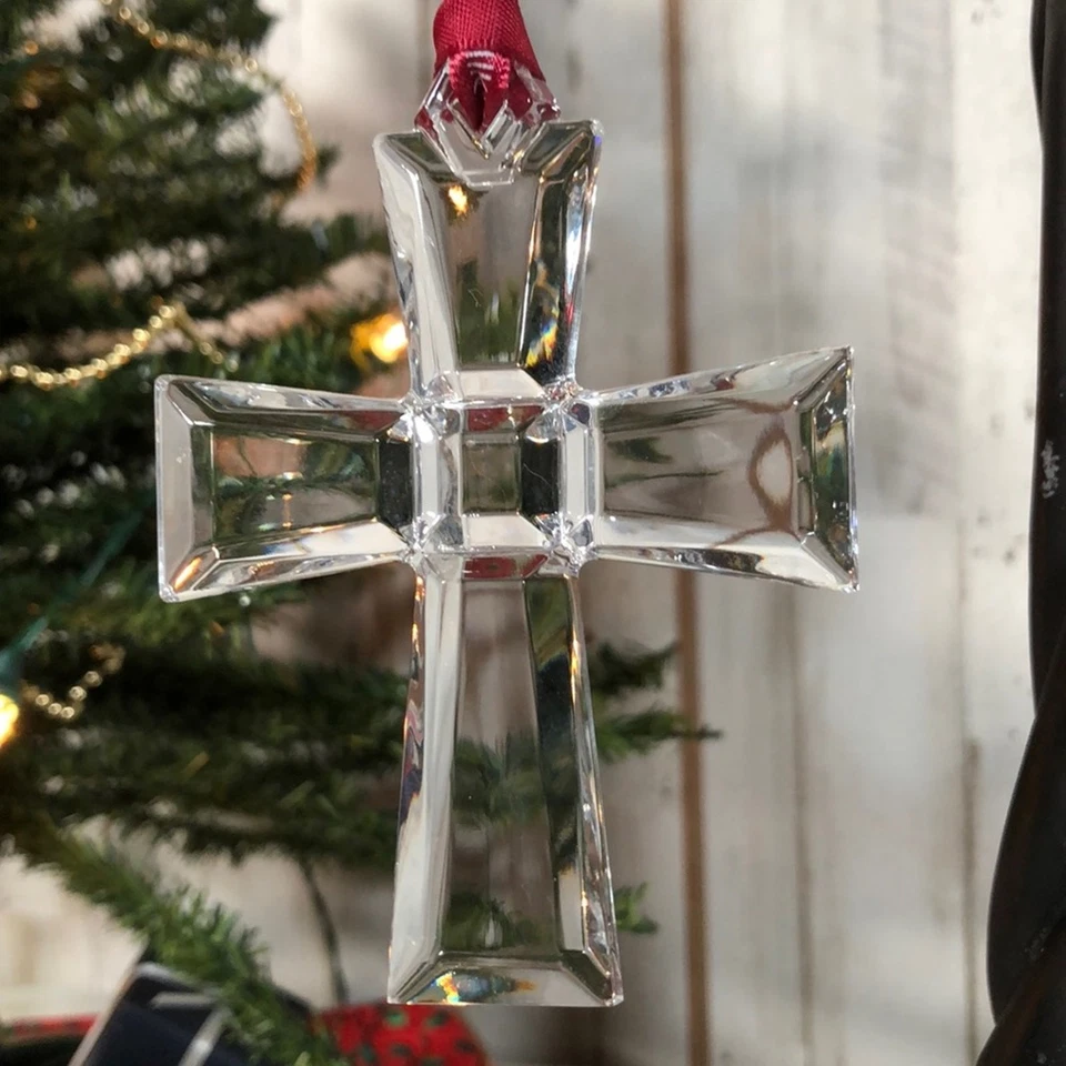 Adorno Cruz Cristal Mikasa en Caja Foto 2 de 4