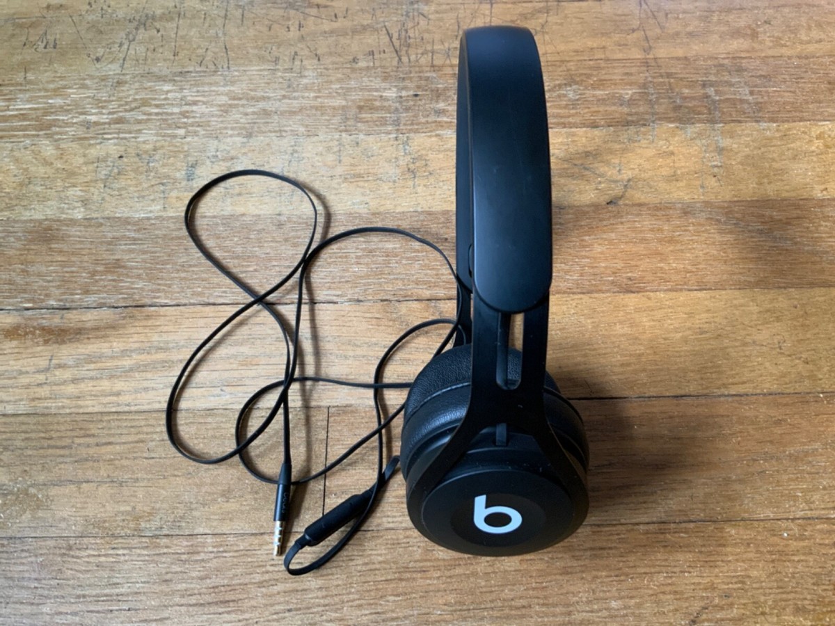BEATS BY DR. DRE EP ON THE EAR HEADPHONE BLACK APPLE
