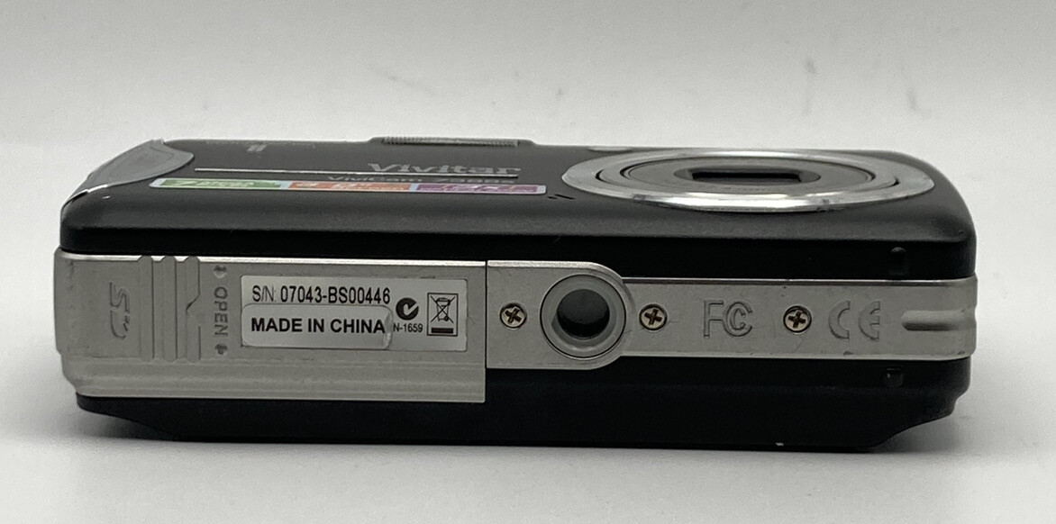 Vivitar ViviCam 7388s 7.0 MP Digital Camera untested for parts or