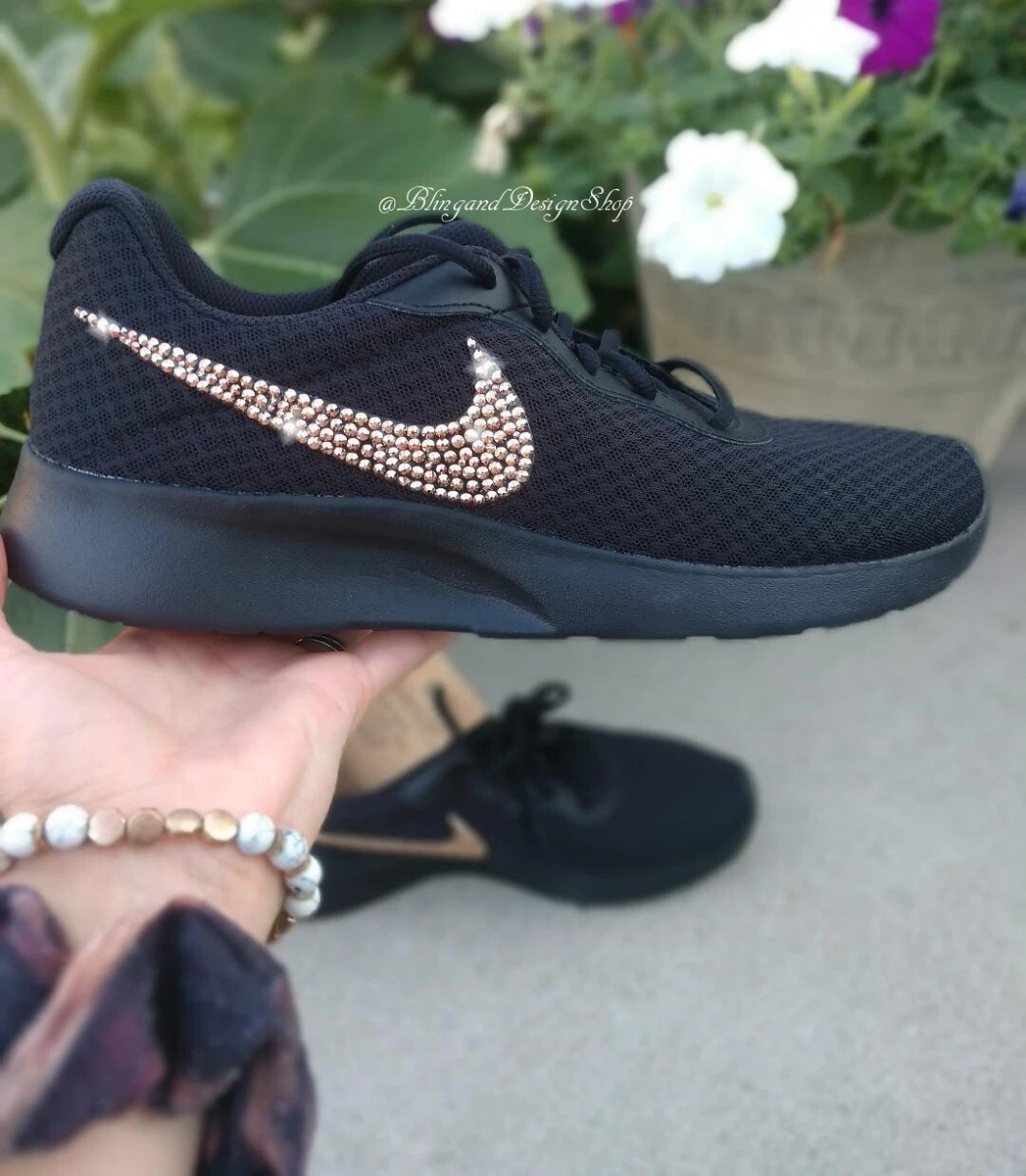 black nike tanjun shoes